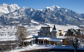Das gesamte Hotel Schloss Wartenstein mit allen 10 Zimmern mit Bad und dem Restaurant